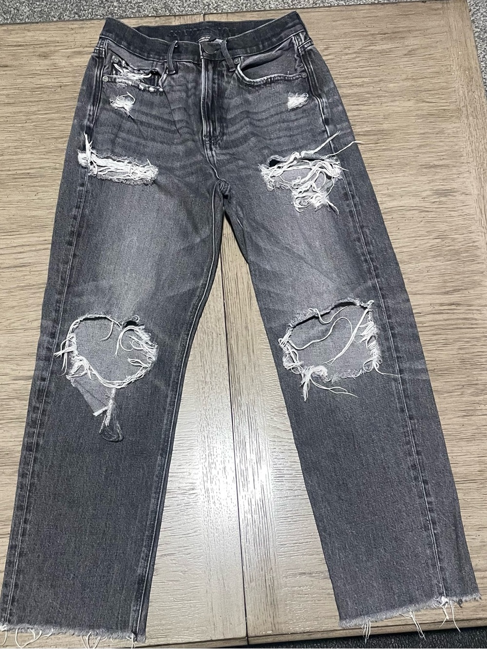 American Eagle women’s jeans, size 6, distressed, black